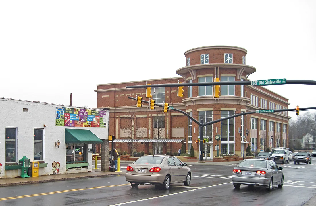 Making moves stress-free, simple, and fast for families and businesses across Huntersville, NC